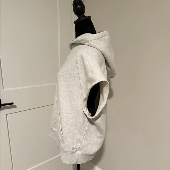Aritzia TNA Cozy Fleece Boyfriend Sleeveless Hoodie - Picture 3 of 7